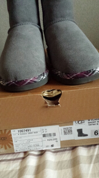 直営店購入！UGG スタッツ、ジップアップ仕様　限定デザイン新品