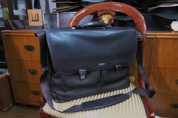クローゼット整理 TUMI ブリーフ 茶 本革使い 高機能