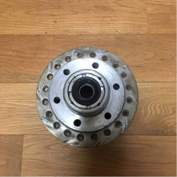 CB750kフロントホイールハブ