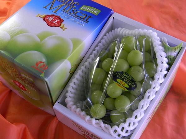 ★これが究極の葡萄です！岡山産「シャインマスカット」大房化粧