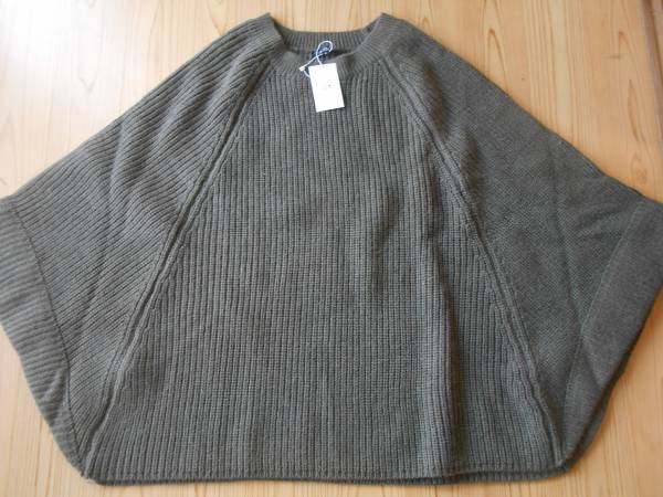 新品タグ大きいサイズ２３区　ポンチョセーター　カーキ４６