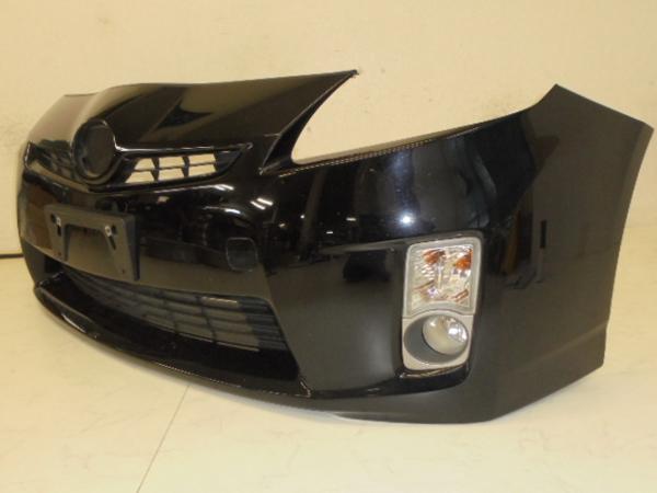 ZVW30プリウス前期純正フロントバンパー(フォグ，ウインカー付き)