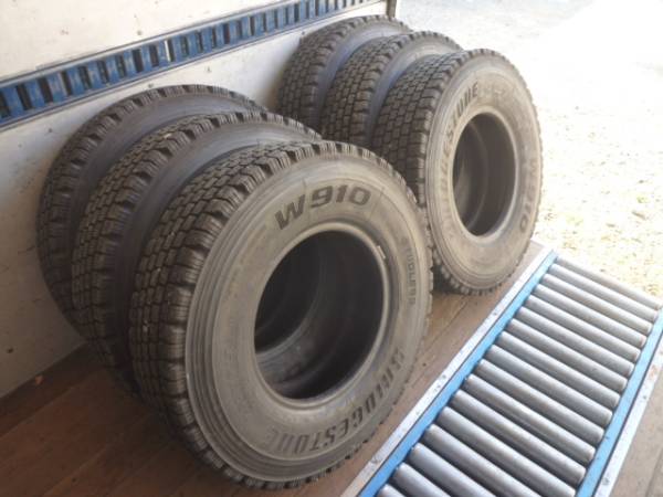 スタッドレスタイヤ6本セット 7.50R16