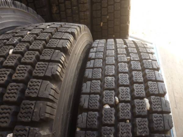 スタッドレスタイヤ6本セット 7.50R16