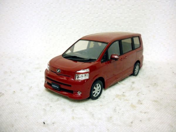トヨタ カラーサンプル VOXY 1/24 ミニカー 赤 非売品