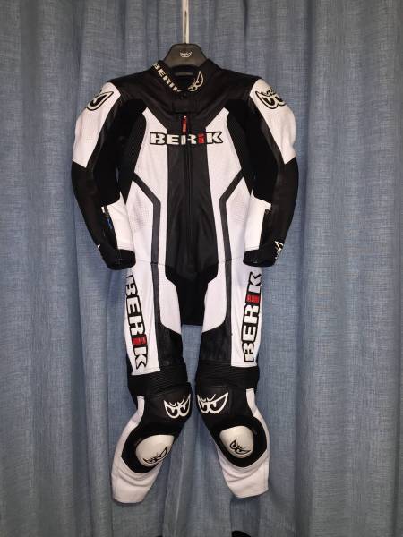 BERiK べリック　レーシングスーツ（革ツナギ）　女性用Sサイズ