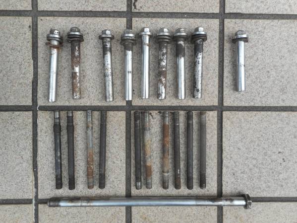 ＳＵＺＵＫＩ ＧＴ７５０ Ｂ１用 純正スタットボルト 他 現状品