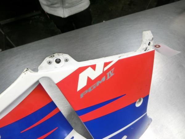 NSR250R-SE サイドカウルNo，2、良品☆MC28