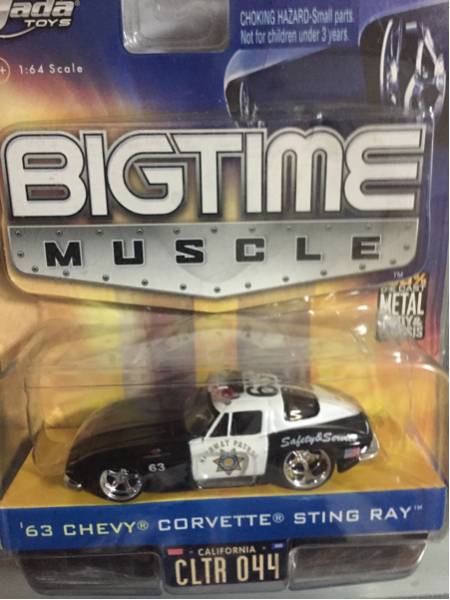 Jada Toys 1963 Chevrolet Corvette Stingray Bianco E Blu – Modello Auto Da Collezione In Scala