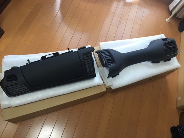 【新車外し】C27セレナ ハイウェイスター純正ステッチ付きパネル