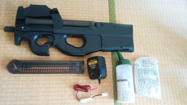 中古☆東京マルイ☆P90☆電動ガン☆作動確認済☆充電器付☆完動 ・東京