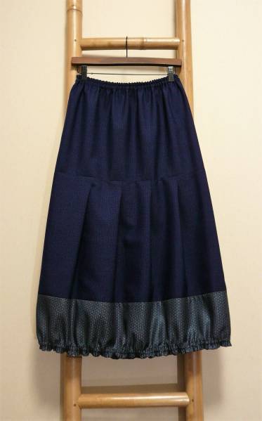 鎌倉まるか堂　着物リメイク　紬青黒絣に銀藍ふうわり♪絹混