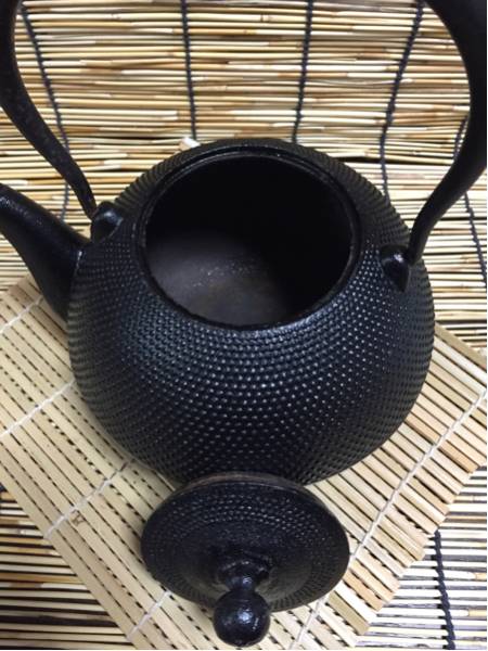 南部鉄瓶 南部鉄器 丸形 南部形鉄瓶 鬼霰地文 富士八戸造 〇