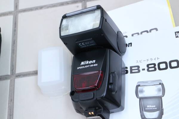 >ニコン　スピードライト　SB-700　新品同様購入依頼　使用頻度わずかのとても綺麗なお品です箱、パーツ、説明書、ケース等　全て揃っております。<br><br><span class=