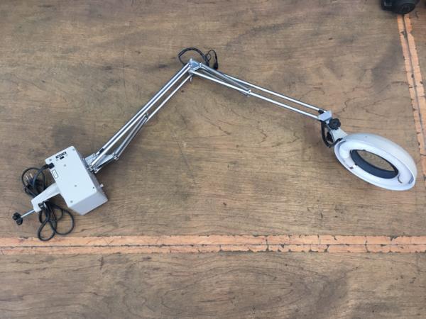 □格安!!　オーツカ光学　照明付拡大鏡　SKK-F　Z043093　Y