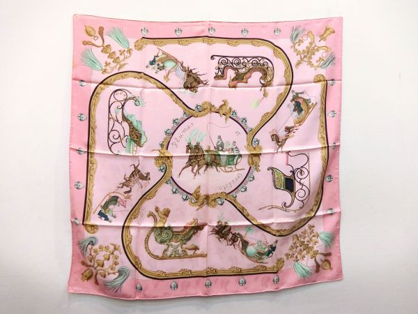 1円～エルメス カレ90 スカーフ 大判 シルク 馬車柄 ピンク系　