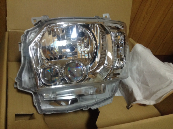 ハイエース 純正LEDヘッドライト 左 トヨタ用 自動車、オートバイ