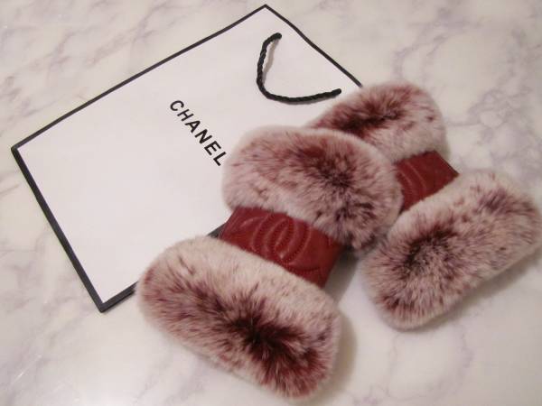 シャネル グローブ CHANEL（ファー ショルダーバッグ）のフリマ