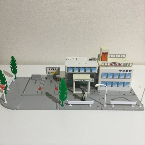 トミカタウン 病院 プラキッズ付 ミニカー 自動車 【公式通販】