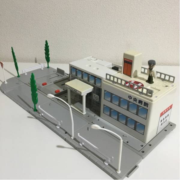トミカタウン　病院　プラキッズ付き　おまけ付き トミカタウン 病院 プラキッズ付 トミカタウンバス停のある 病院※