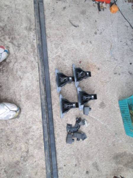 カーメイト　RV-INNO ベースキャリア（ステー:IN-SU、バー:127cm、フック前後:139、ベース前）売ります