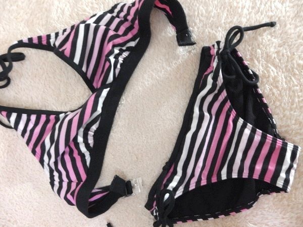 ★ブラック＆ピンクボーダー柄なローライズスポーティー紐ビキニ水着/ビーチバレー【送料164円】_1