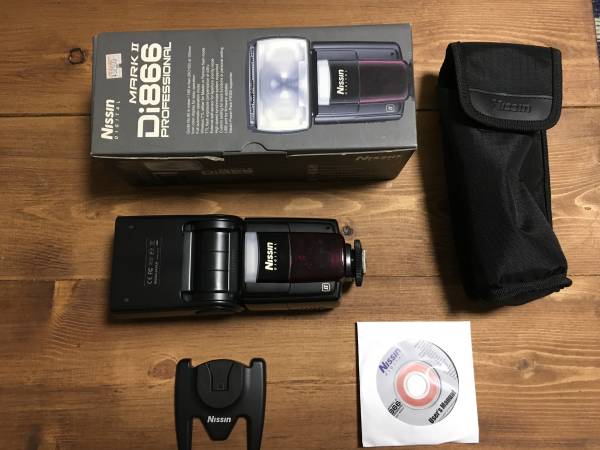 >ニコン　スピードライト　SB-700　新品同様購入依頼　使用頻度わずかのとても綺麗なお品です箱、パーツ、説明書、ケース等　全て揃っております。<br><br><span class=