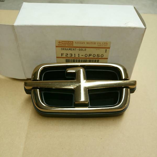 ★NISSAN(ニッサン)日産純正部品ゴールドオ-ナメント ゴールドマーク　フロント F2311-0P050　Y32グロリアブロアム系？★