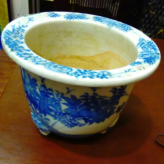 蘭鉢　三つ脚　染め付け　植木鉢