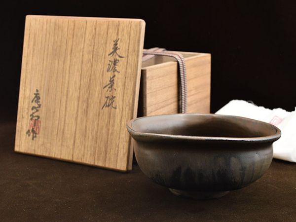 茶道具　加藤唐九郎　一無斎（一ム斎）作　鼠志野　茶碗　共布共箱　D　R6708 茶道具 加藤唐九郎 一無斎（一ム斎）作 志野茶碗 銘渕玄 共箱 U R6999