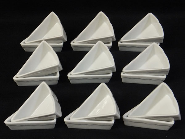 K500 ケーキ型 三角ココット ホワイト 陶器 １８個 セット まとめ 白 食器 お菓子