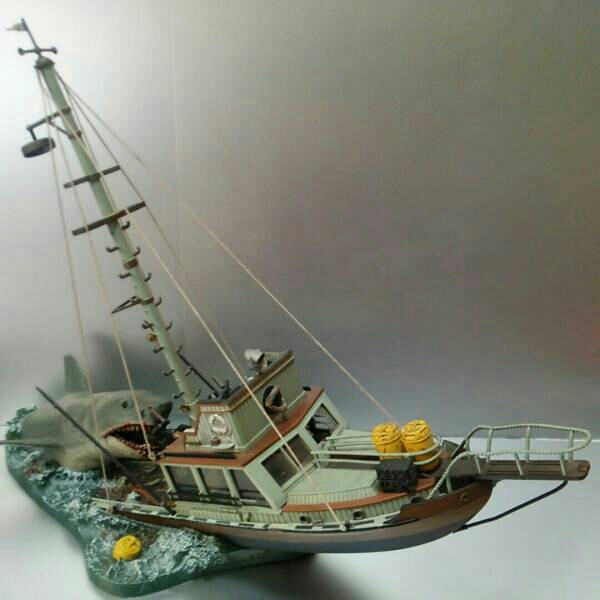 ジョーズ　マクファーレン・トイズ　ムービー・マニアックス フィギュア jaws ムービー・マニアックス 1/48スケール・スタチュー ジョーズ[映画