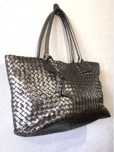 Diana バッグのYahoo!オークション(旧ヤフオク!)の相場・価格を見る 
