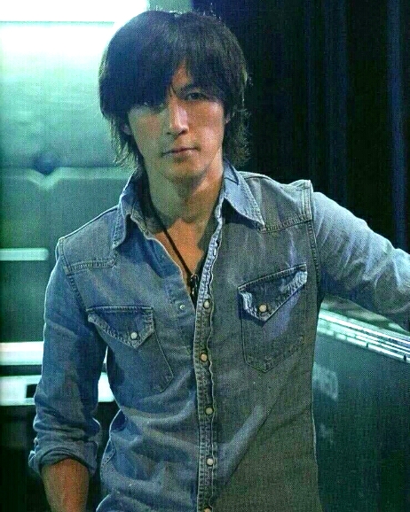 REMI RELIEF☆B'z 稲葉浩志着☆ペンキ＆リペア加工 クラッシュ デニムシャツ