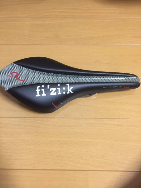 自転車 fi'zi:k ARIONE VERSUS X K:ium サドル