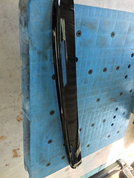 格安売り切り　「訳あり」200系 ハイエース 1型 2型 3型 4型 メッシュ ダクト ワイパー ガード ブラック 塗装済 209