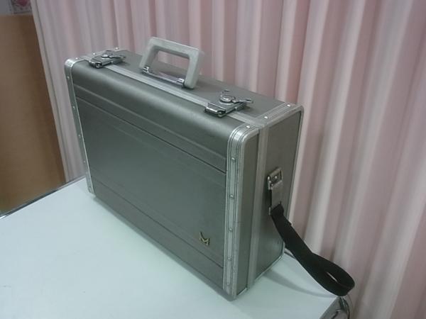 □□古いジュラルミンカメラケース カメラバッグ アタッシュケース M