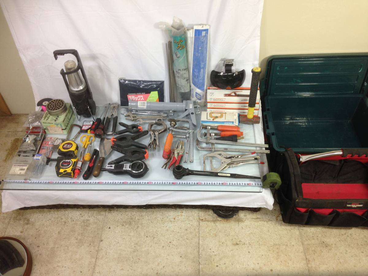 アーク 溶接道具 日立 HITACHI 携帯ライト クランプ ハンマー 墨だし 消耗品 ビス 道具箱 他 大量 ハンドツール まとめ セット