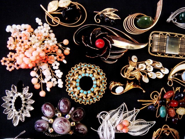 現品☆大量大粒天然石系ブローチ37点セット！！珊瑚・アメジスト 