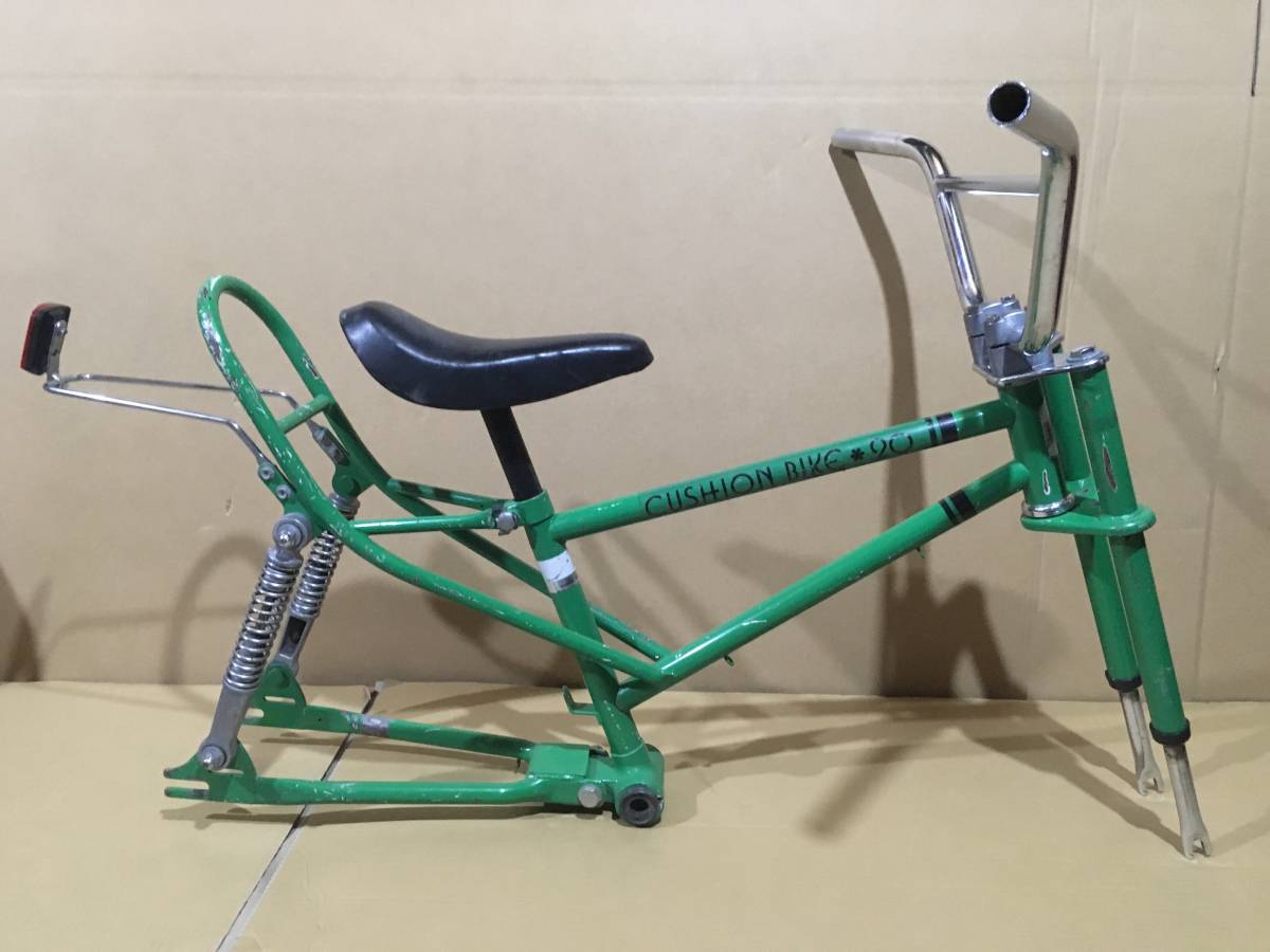 B><BR><BR>商品名：BMX ジャイロ搭載20インチモデル<BR>サイズ：約、W145×D59×H88cm<BR>カラー：マットブラック(つや消しブラック)<BR>配送費用：<BR>その他全国一律  　４５００円<BR>北海道　　　　　 ６５００円<BR>※但し、沖縄や離島などの特別地域などは別途運送会社などにお見積もりとなります。<BR>備考：<BR>※本製品は組立式の状態での出荷となりご到着後、落札者様自身で組立てなどをして頂く必要がございます。サドルやグリップなどのデザインについては若干の仕様変更がある場合がございます。<BR>※未使用品ですが倉庫会社の過剰在庫品や展示商品や長期保管商品などになり発送時の外箱が不足している場合がございますのでその場合はエアパッキンなどで簡易梱包での発送となります。<BR>※同梱不可となります。<BR><BR>【自転車防犯登録のお願い】<BR>自転車購入時や友人等から譲り受けた場合は法律(自転車法第12条第3項)で防犯登録を行う事が義務付けられています。最寄りの自転車販売店で必ず手続きをお願いします。<BR><BR><CENTER><img loading=