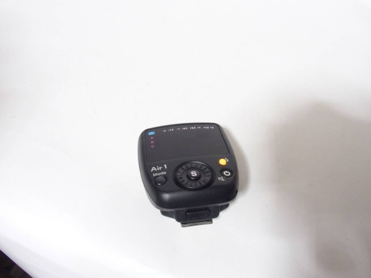 >ニコン　スピードライト　SB-700　新品同様購入依頼　使用頻度わずかのとても綺麗なお品です箱、パーツ、説明書、ケース等　全て揃っております。<br><br><span class=