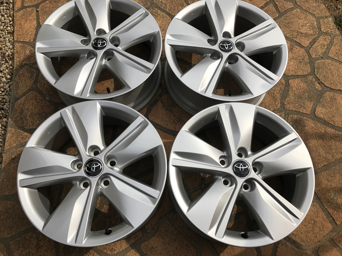 ☆新車外し☆ 60 系 ハリアー エレガンス 純正 新型 4本 納車外し 前期 後期