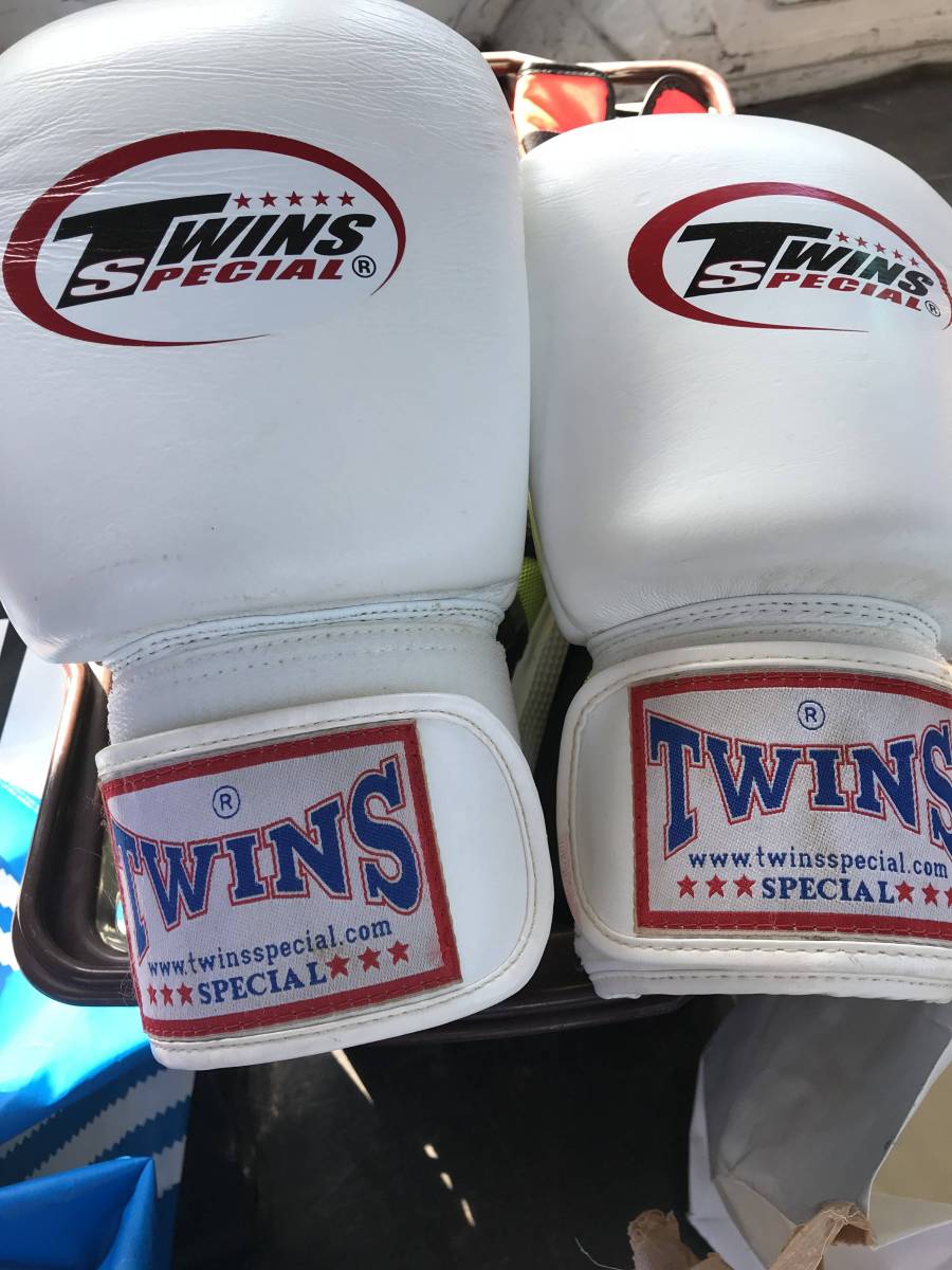 TWINS ボクシンググローブ 未使用 14OZ 新品TWINS SPECIAL ツインズ