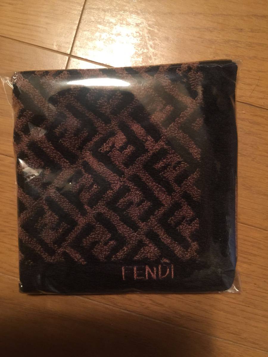 フェンディハンドタオル2_1