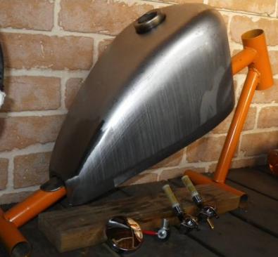 ＿＿★特価★スポーツスター タンク ロートンネル★汎用★W650 250TR Z250LTD KZバルカンDS4ドラッグスターXS650スティード SR400 XL883