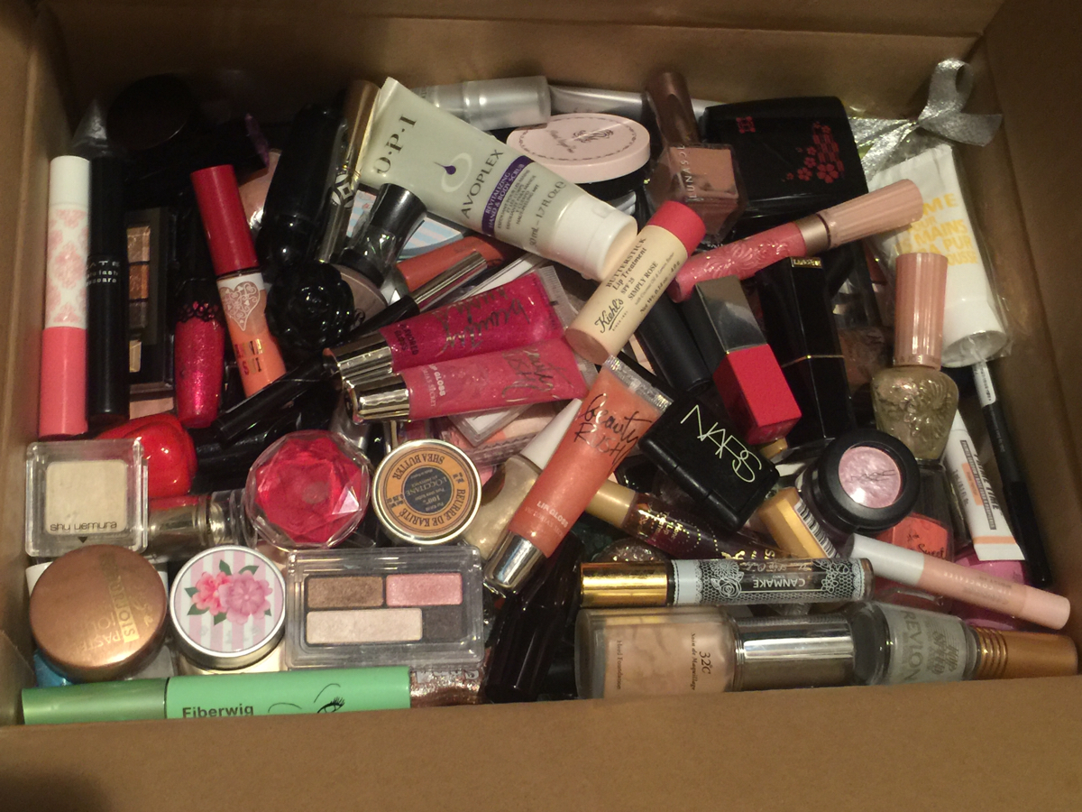 箱いっぱい！NARS/ポール&ジョー/アナスイ/ベアミネラル/バーバリーなどブランドコスメセット まとめ売り