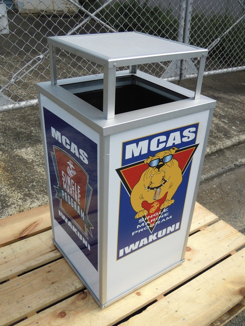 ラスト【米軍放出品】MCAS IWAKUNI/岩国 ゴミ箱 ダストボックス 屋外用ゴミ箱 AK3P