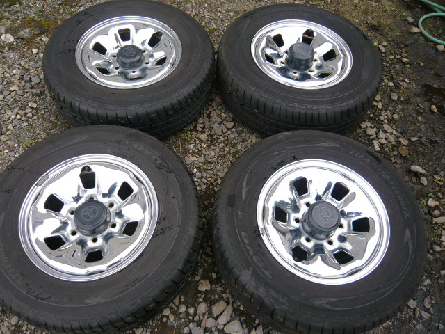 最安値，限定SALE トヨタ純正 メッキ 100系 ハイエース 215/70R15 バリ山16年製(15インチ)｜売買されたオークション情報、yahooの商品情報をアーカイブ公開 - オークファン その他