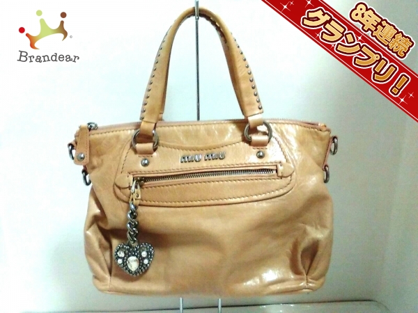ミュウミュウ miumiu バッグ ハンドバッグ レザー ベージュ スタッズ