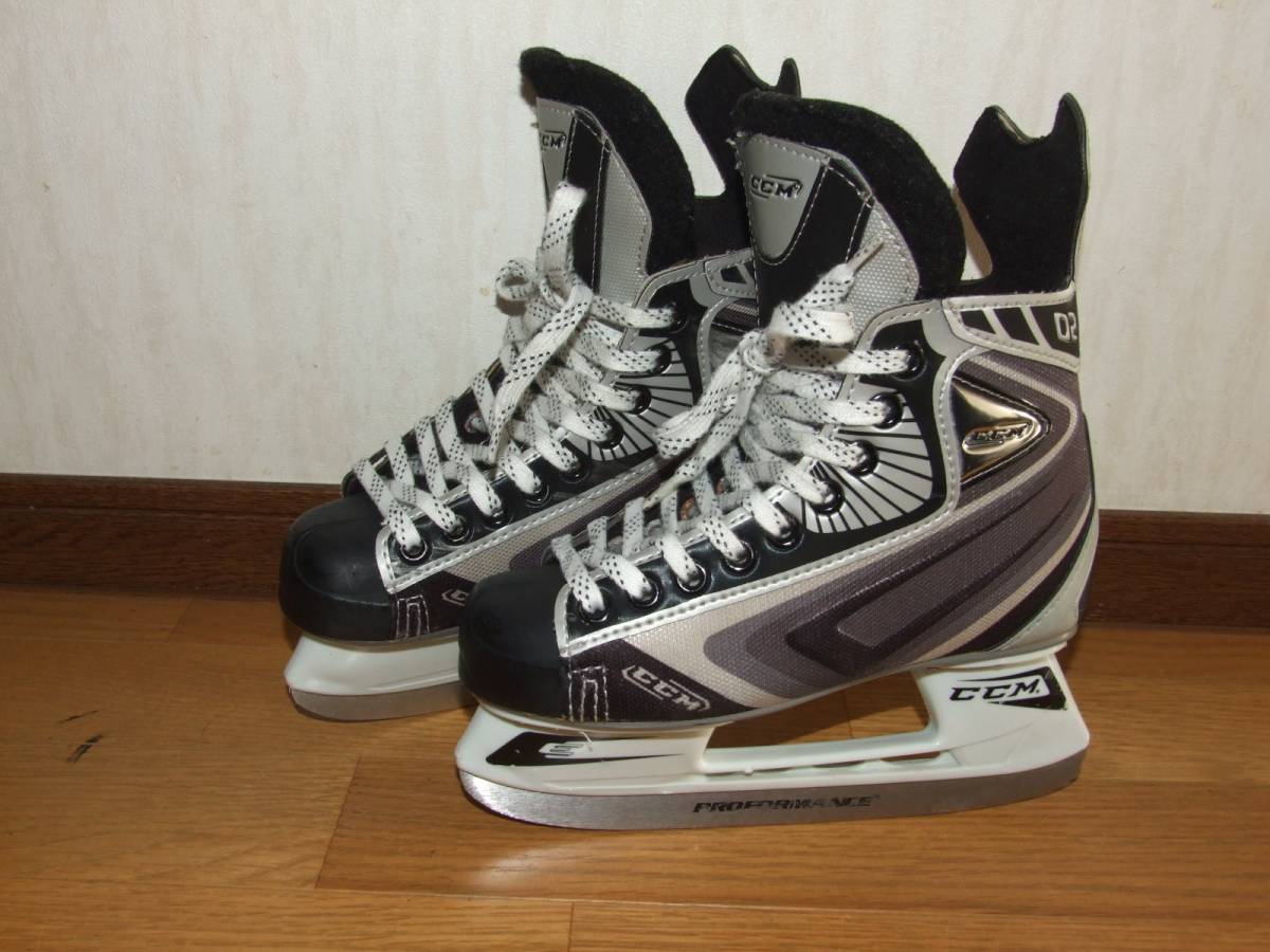 ●○CCM　０２　 アイスホッケー靴　２２ｃｍ○●